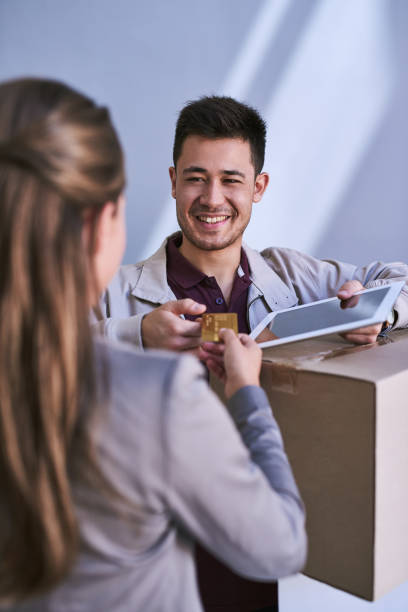 istock The easy way to pay for your parcel 678480698