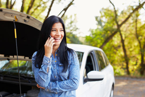 happy woman calling someone for help - vehicle breakdown stockfoto's en -beelden