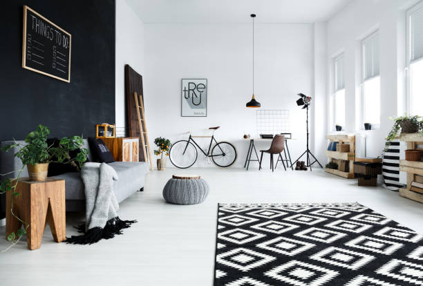multifunktionales, schwarz-weißes zimmer - loft apartment design studio office studio stock-fotos und bilder
