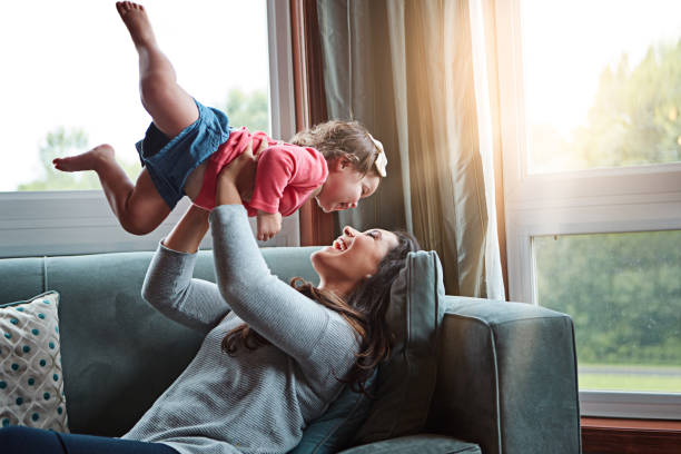 ¡cuidado! no vuela lejos de mí ahora - child laughing family offspring fotografías e imágenes de stock