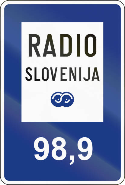 istock Slovenian guide road sign - Radio information 678595152