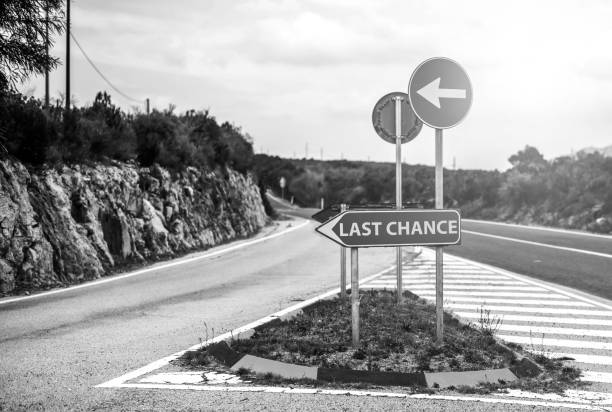 istock Conceptual road sign with motivation 678656414