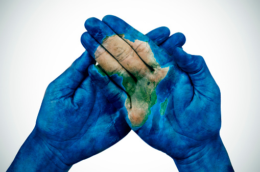 manos de hombre con el patrón de un mapa de Africa (amueblado por la NASA) photo