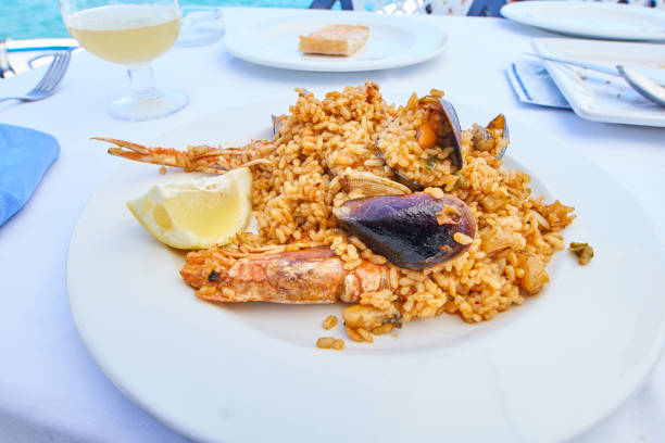 istock Paella with shrimps and mussels - Sitges 678752818