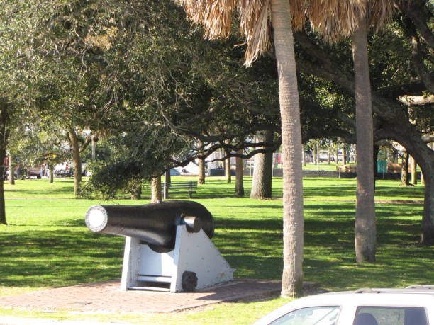 istock Civil War Cannon Battery Park Charleston 678776094