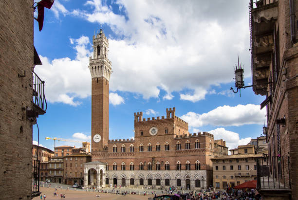 istock Piazza del Campo with Palazzo Pubblico, Siena, Italy 678831106