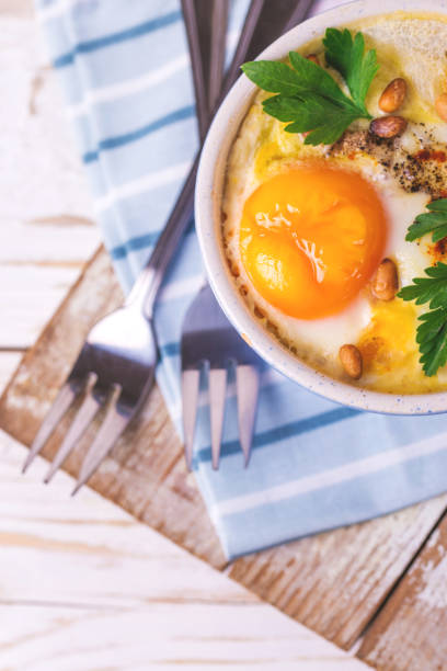 istock Eggs en Cocotte baked with spinach, parsley and cream 678954562