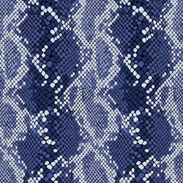snakeskin bezszwowy wzór wektorowy w indygo niebieski. - reptile skin stock illustrations