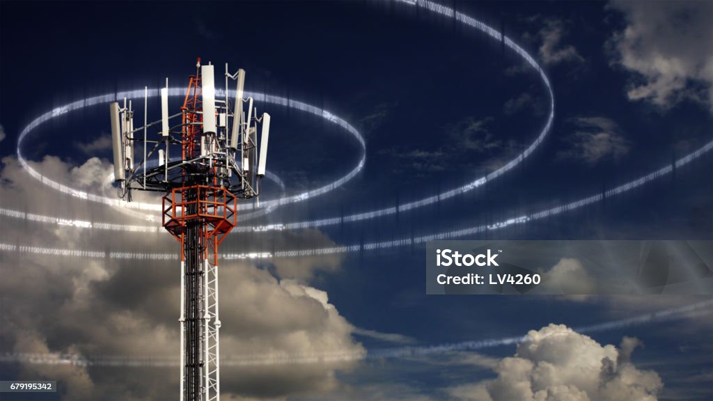 Torre de la telecomunicación móvil - Foto de stock de Torre repetidora libre de derechos