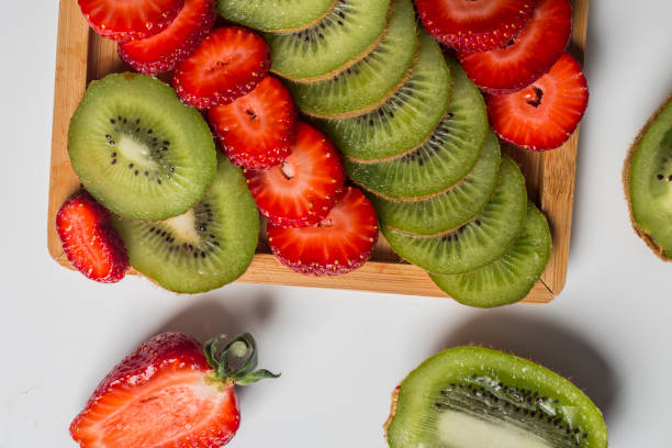 istock kiwi and strawberry 679303852