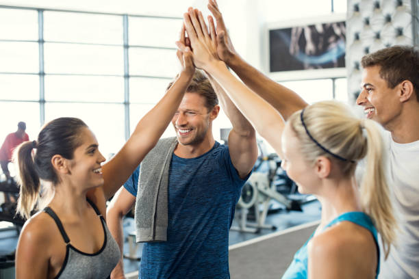 mãos na academia de ginástica - happy time - fotografias e filmes do acervo