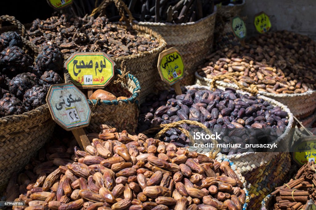 Perinteisiä maustebasaaria yrteillä ja mausteilla Aswanissa, Egyptissä. - Rojaltivapaa avainsanalla Afrikka ja tyyppiä Kuvapankin valokuva