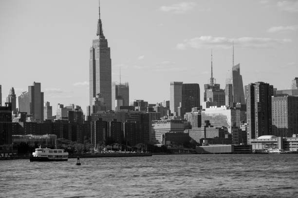Black And White View Of The City Of Manhattan New York City Williamsburg, Brooklyn Waterfront And New York City Skyline williamsburg bridge photos stock pictures, royalty-free photos & images