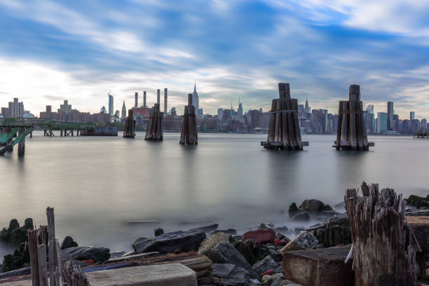istock Manhattan And Abandoned Piers 679510912