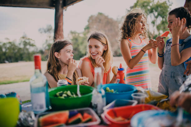 fun at a family bbq - picnic family barbecue social gathering imagens e fotografias de stock