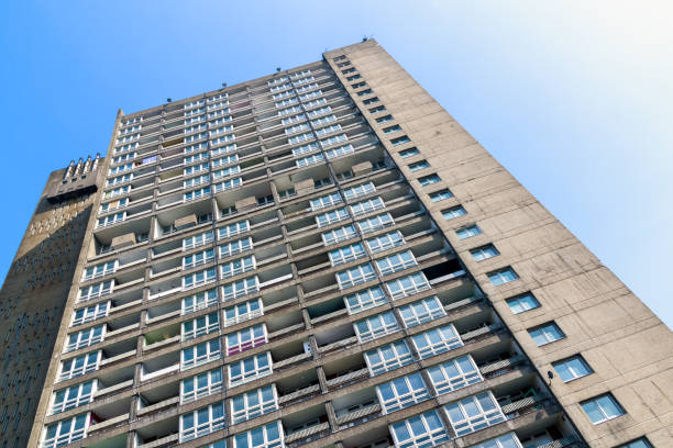 Old council housing block, Balfron Tower, in East London Built in a Brutalist style, Balfron Tower is an old council housing block in East London old building stock pictures, royalty-free photos & images