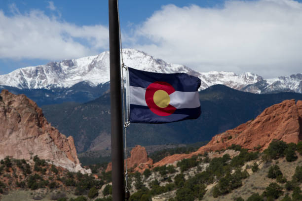 colorado state flag with pikes peak and garden of the gods in the background - colorado flag imagens e fotografias de stock