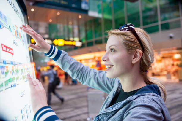 Frau am Flughafen – Foto