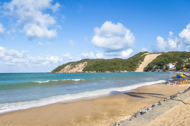пляж понта-негра и морро-ду-careca - натал, рио-гранде-ду-норте, бразилия - natal стоковые фото и изображ ения