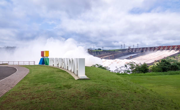 spillway w: itaipu dam sign - brazylia i paragwaj - itaipu dam zdjęcia i obrazy z banku zdjęć