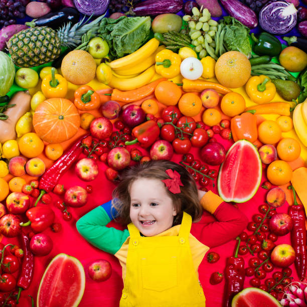 healthy fruit and vegetable nutrition for kids - 12007 imagens e fotografias de stock