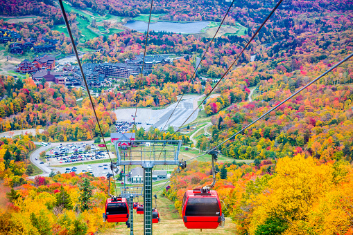 In the Autumn, the whole Stowe Mountain become very colorful. There are Gondola lifts transporting tourists to the top of the Stowe Mountain in the Vermont, USA