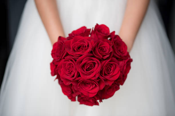 свадебный букет - rose red valentines day wedding стоковые фото и изображения