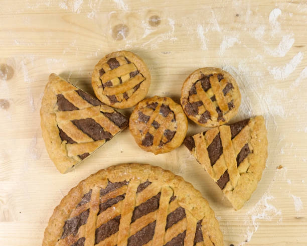 istock Tart with chocolate cream on wooden background - top view 680118292