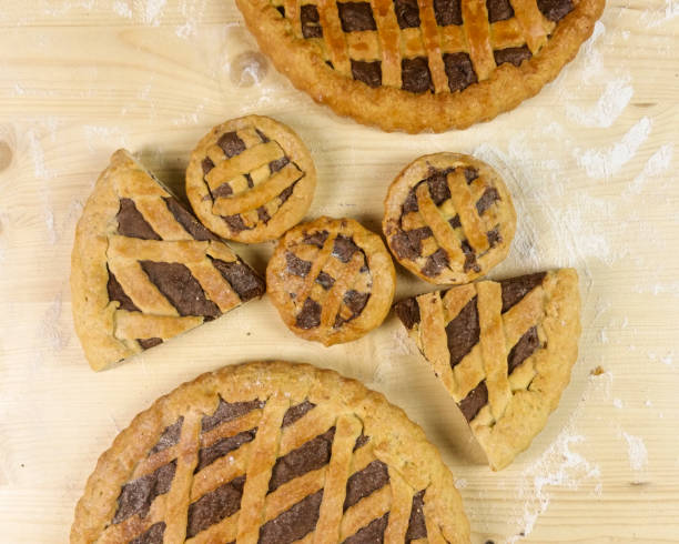 istock Tart with chocolate cream on wooden background - top view 680121562