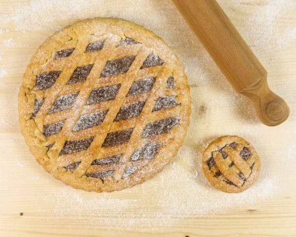 istock Tart with chocolate cream on wooden background - top view 680138210