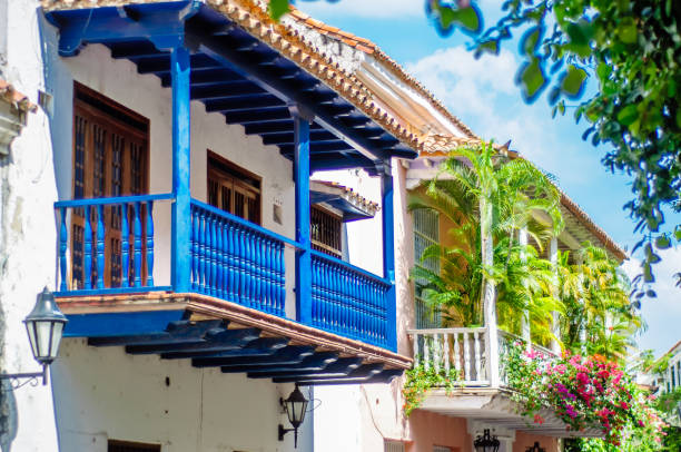 Colonial building in Cartagena - Colombia View on cololonial building in Cartagena - Colombia jugendkultur stock pictures, royalty-free photos & images