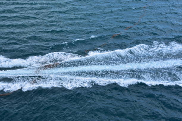 motorboat trail, trail on sea surface - nautical vessel motorboating motorboat fun imagens e fotografias de stock