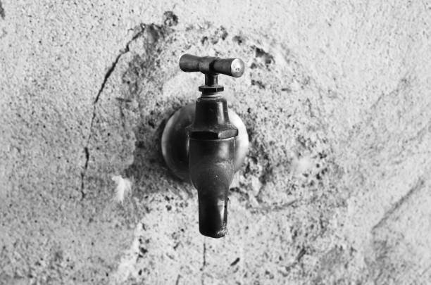 istock Old dirty metal rusty sink 680166592