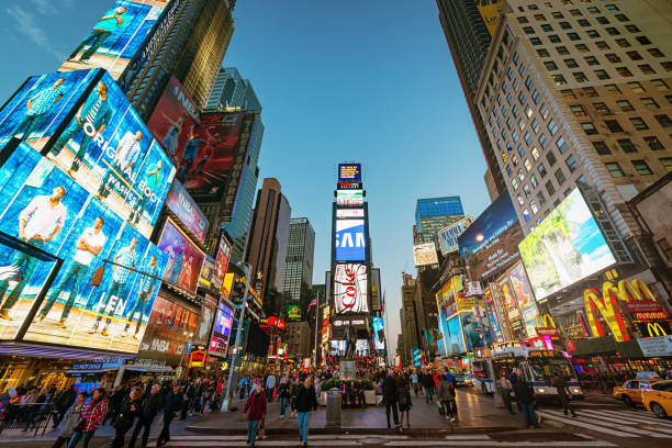 new york city times square - midtown manhattan stock-fotos und bilder