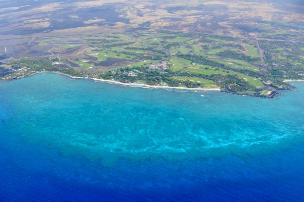 ocean von hualalai, big island, hawaii - hawaii inselgruppe stock-fotos und bilder