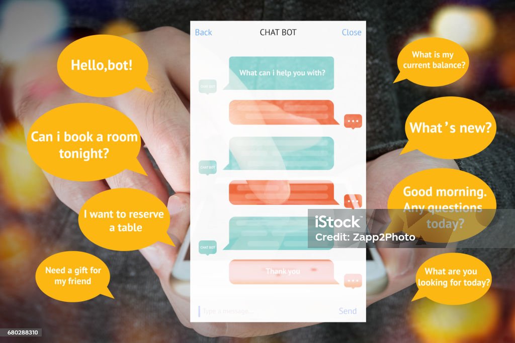 Chat-Bot und zukünftige marketing-Konzept, automatische Chatbot Nachrichtenbildschirm mit Hand Handy Bokeh Hintergrund - Lizenzfrei Chatbot Stock-Foto