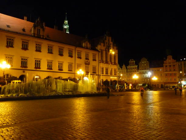 istock Wroclaw Old Town Market Square at Night 680295514