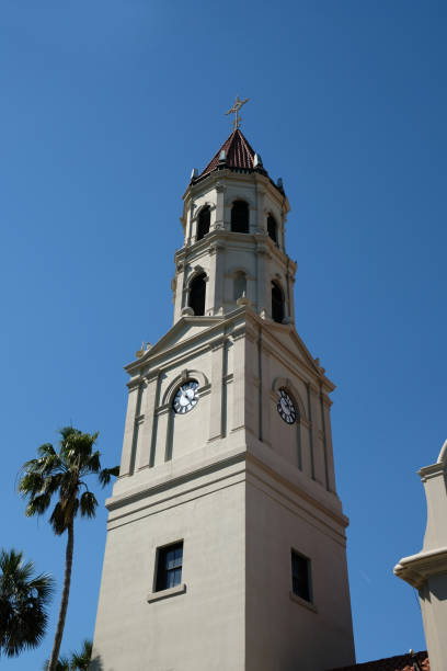 close up of bell tower of the cathedral basilica of st. augustine in st augustine, florida. historic church,stucco cladding and terra cotta tiled roof, spanish mission meets neoclassical architecture. - saint augustine cathedral imagens e fotografias de stock