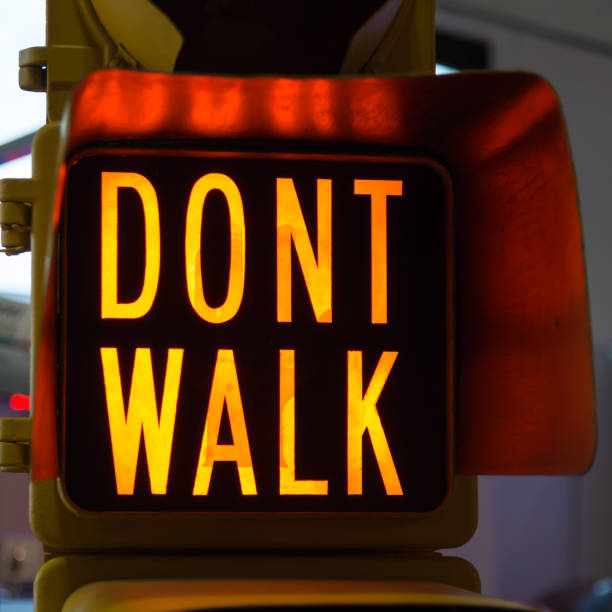 semáforos com dont walk, street signal - dont walk signal - fotografias e filmes do acervo