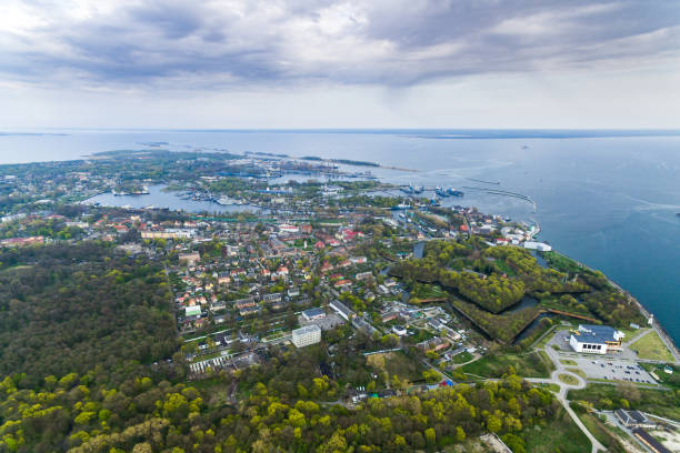 baltiysk town, russia - coastline aerial view forest pond imagens e fotografias de stock