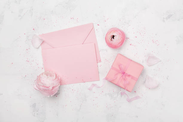 istock Gift or present box, pink paper blank and ranunculus flowers. Greeting mockup concept. Flat lay. 680461672