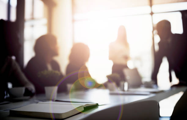 conceptualiser affaires salle de réunion - board room business person meeting business photos et images de collection