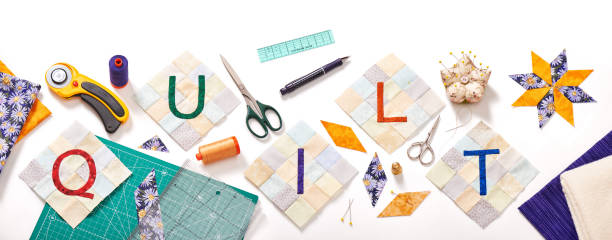sewn letters, consisting to the word quilt surrounded by accessories for patchwork - quilt textile patchwork thread imagens e fotografias de stock