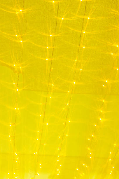 movimiento de desenfoque de fondo amarillo con luz bokeh - bookeh defocused abstract decoration fotografías e imágenes de stock