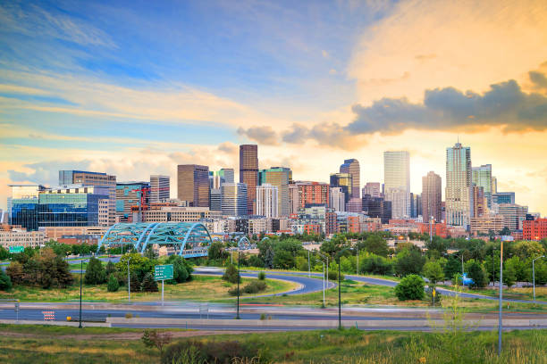 panorama panoramy denver o zmierzchu. - denver zdjęcia i obrazy z banku zdjęć