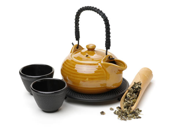 zbliżenie chińskiej herbaty ustawionej na białym tle - chinese tea teapot isolated tea zdjęcia i obrazy z banku zdjęć