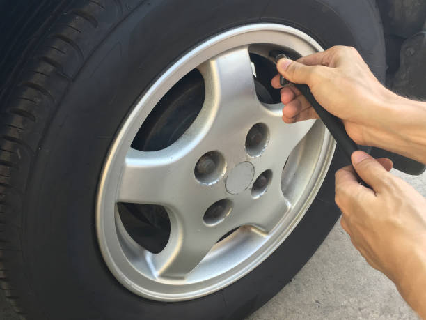 istock Tire filling for safety driving 680882066