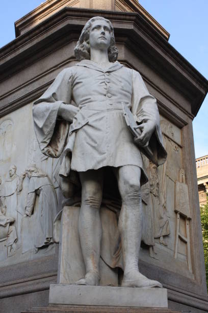 istock Statue of Leonardo Davinci in Piazza della Scala, Milan, Italy 680889498