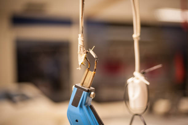 séparateurs chauds dans l'atelier - fertigung photos et images de collection