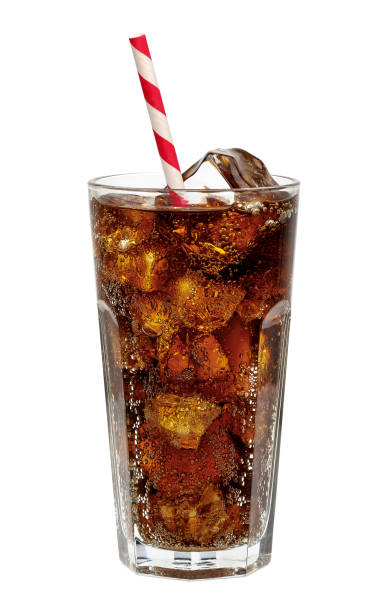 cola con hielo triturado y paja en vidrio alto - cola gaseosa fotografías e imágenes de stock